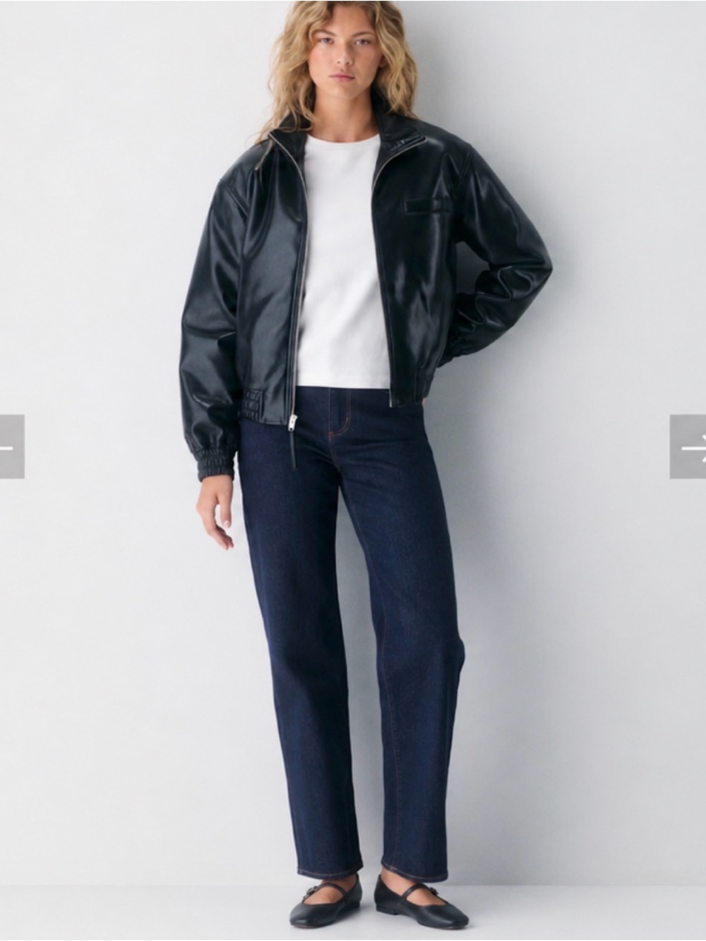 Aritzia Denim Forum Remy‎ High-Rise Wide Leg Jean in Dark Wash.